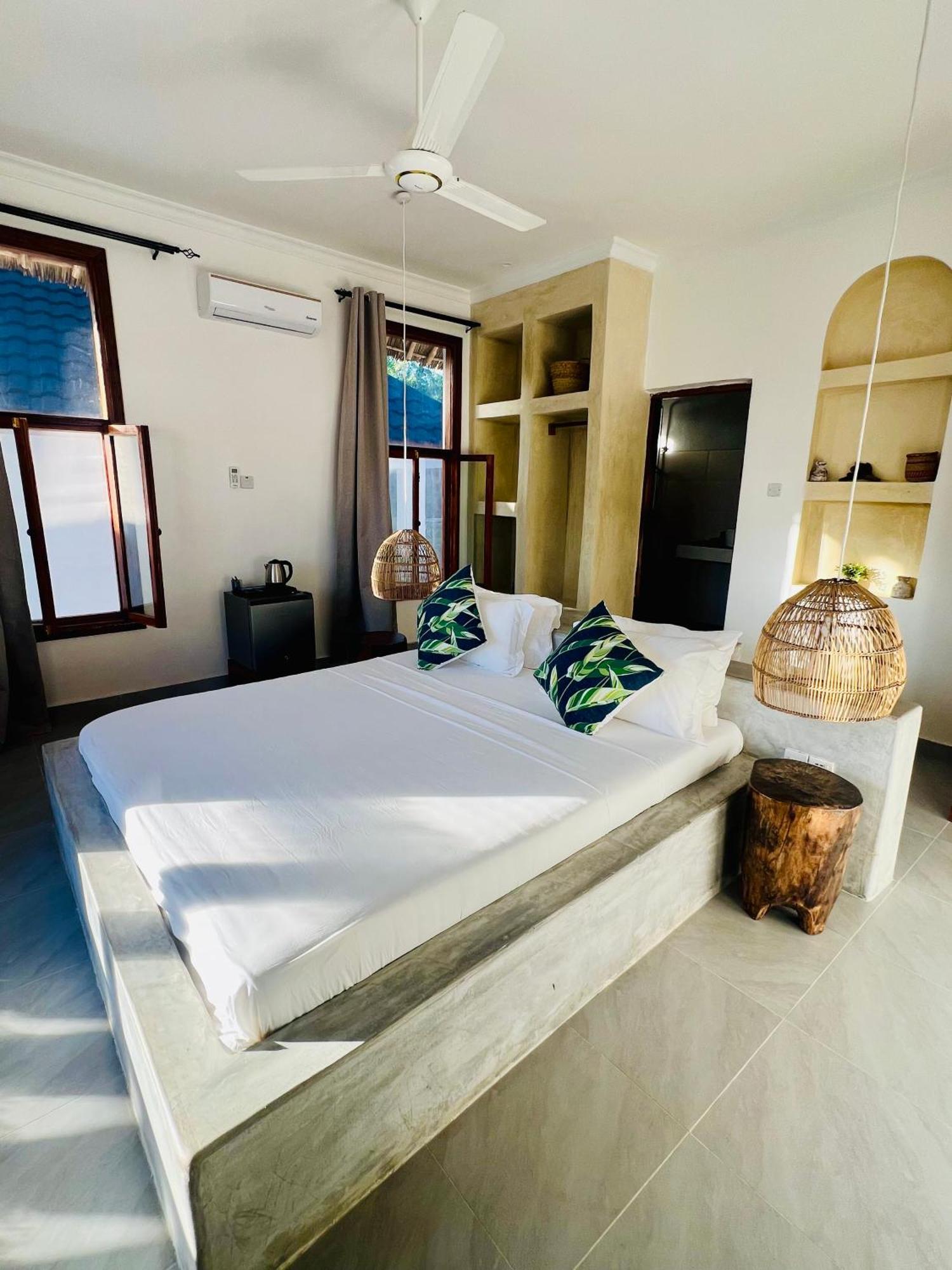 Mnana Beach Bungalows Pingwe Buitenkant foto