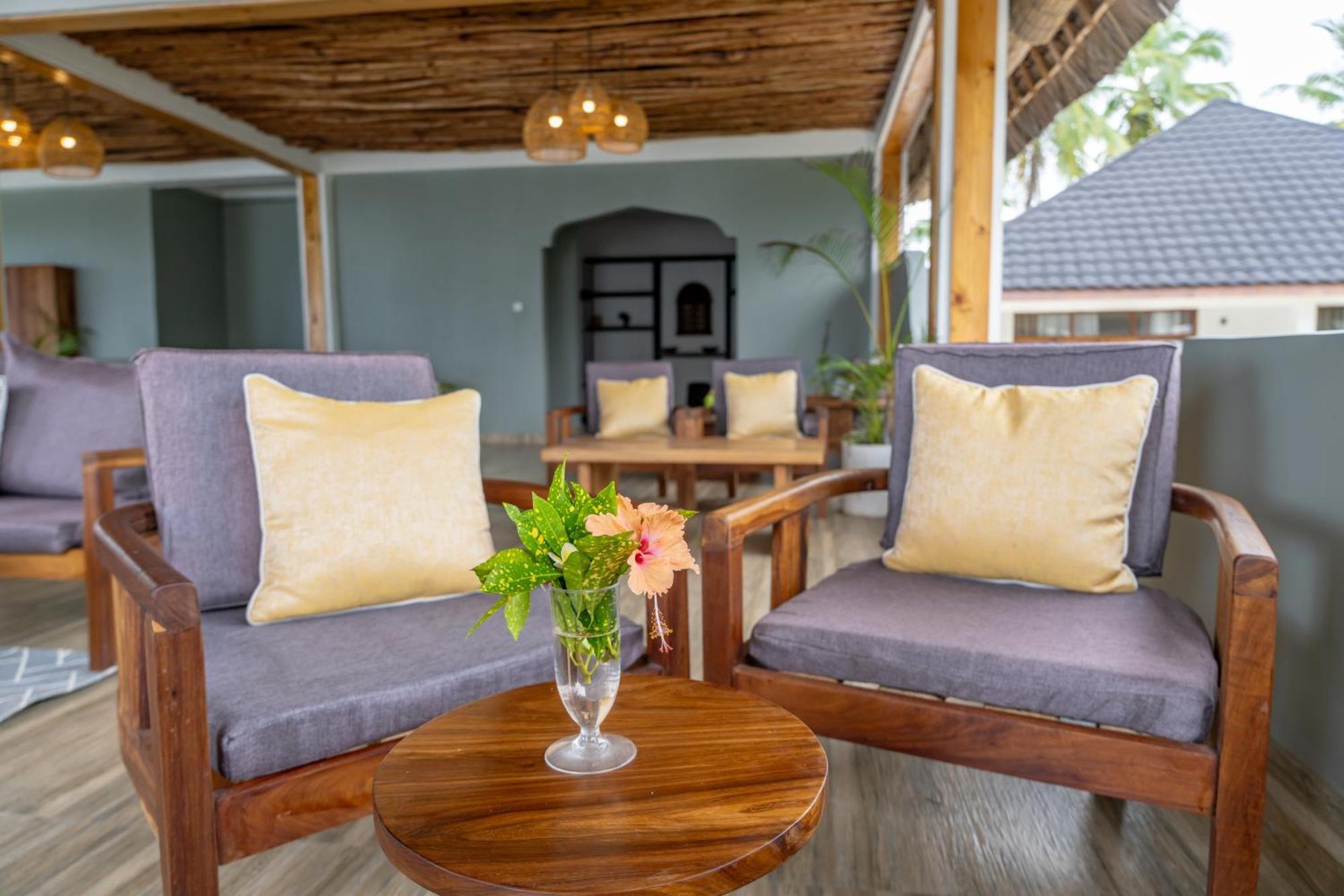 Mnana Beach Bungalows Pingwe Buitenkant foto