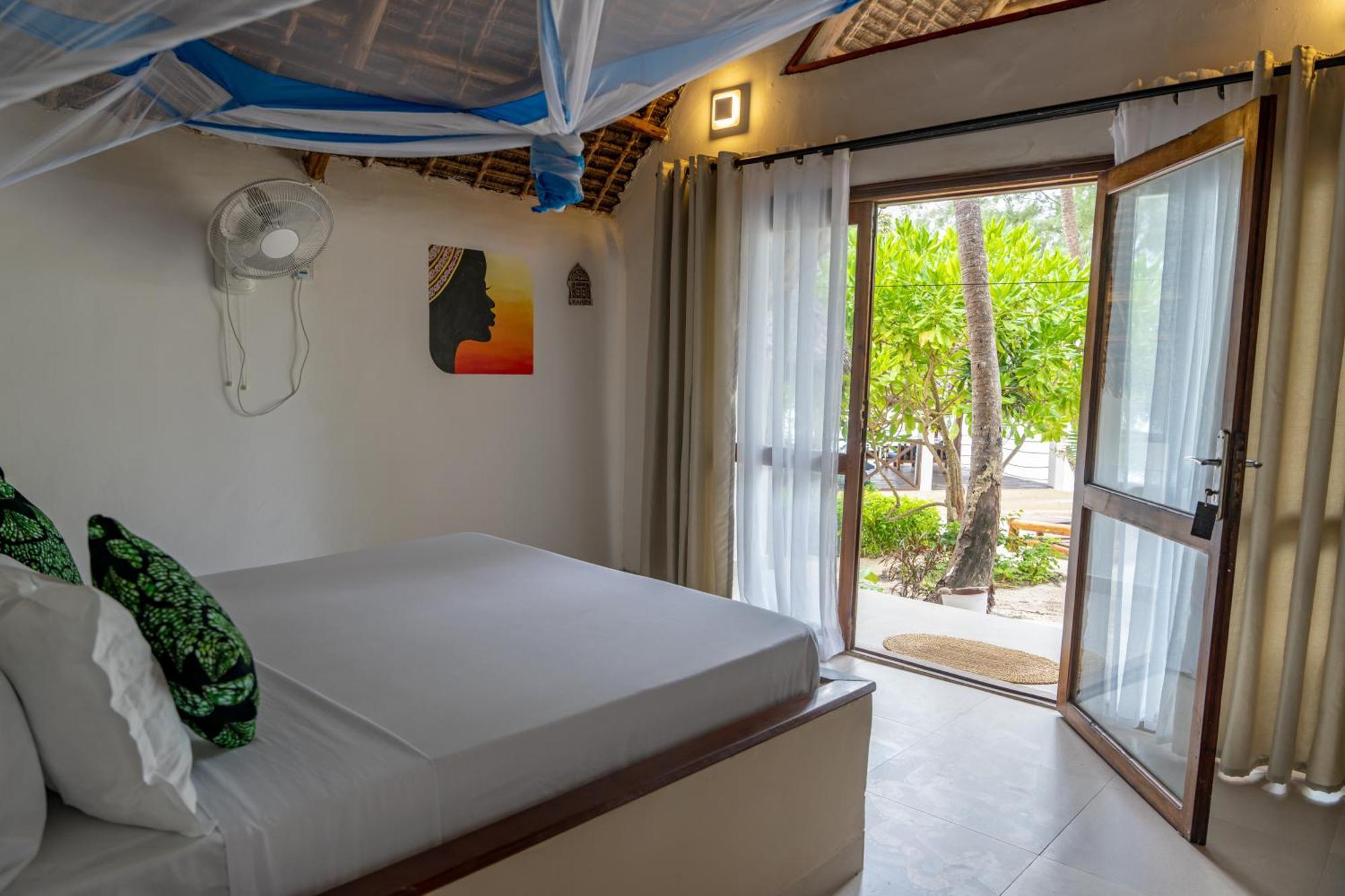 Mnana Beach Bungalows Pingwe Buitenkant foto