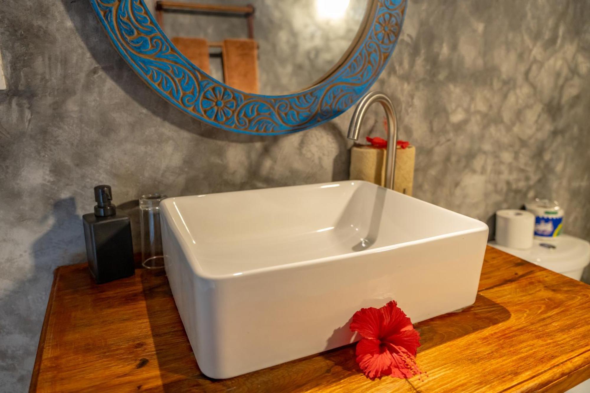 Mnana Beach Bungalows Pingwe Buitenkant foto