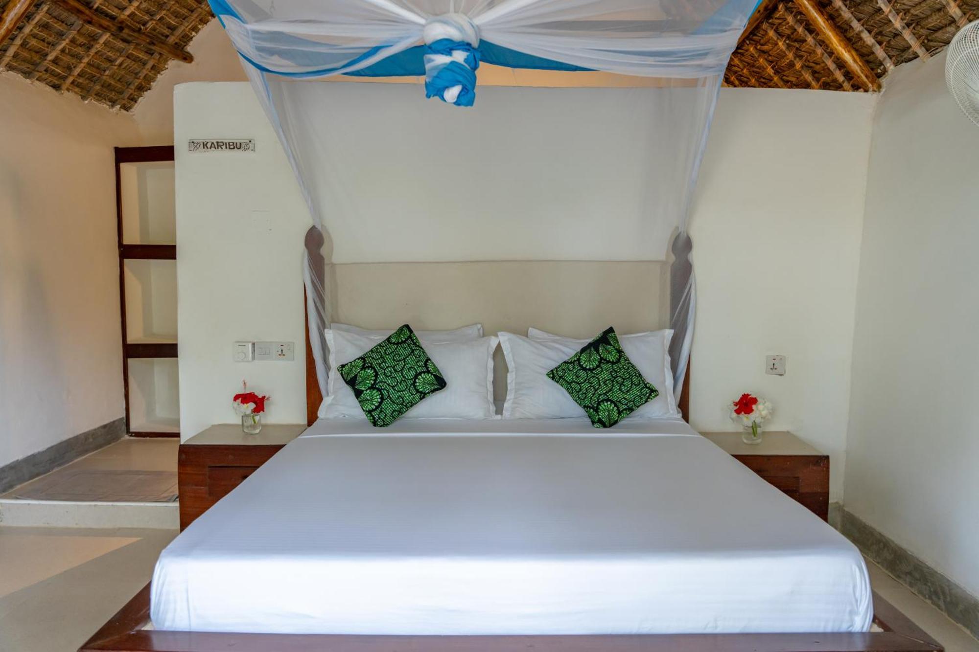 Mnana Beach Bungalows Pingwe Buitenkant foto