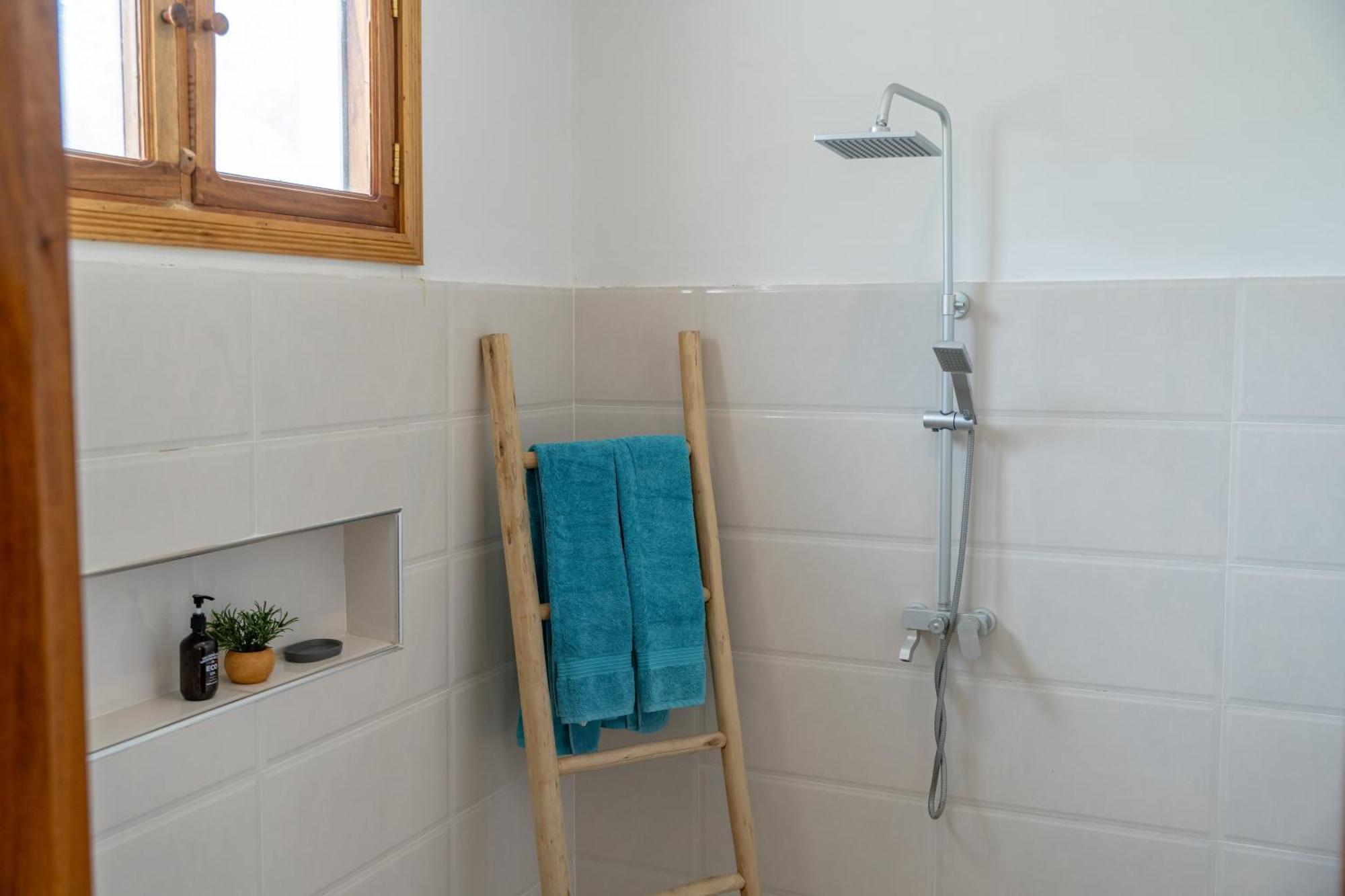 Mnana Beach Bungalows Pingwe Buitenkant foto