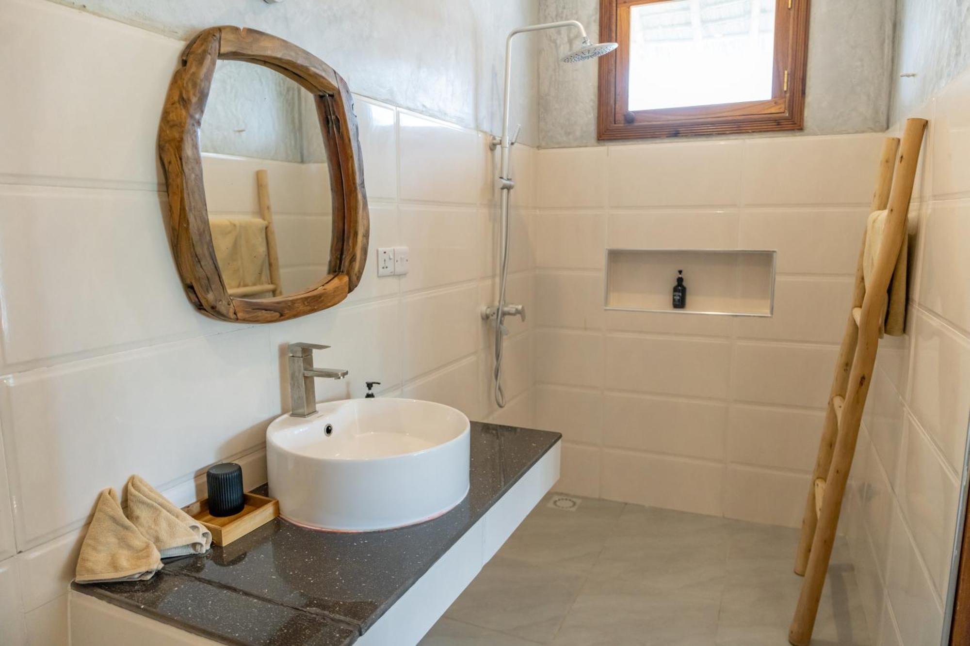 Mnana Beach Bungalows Pingwe Buitenkant foto