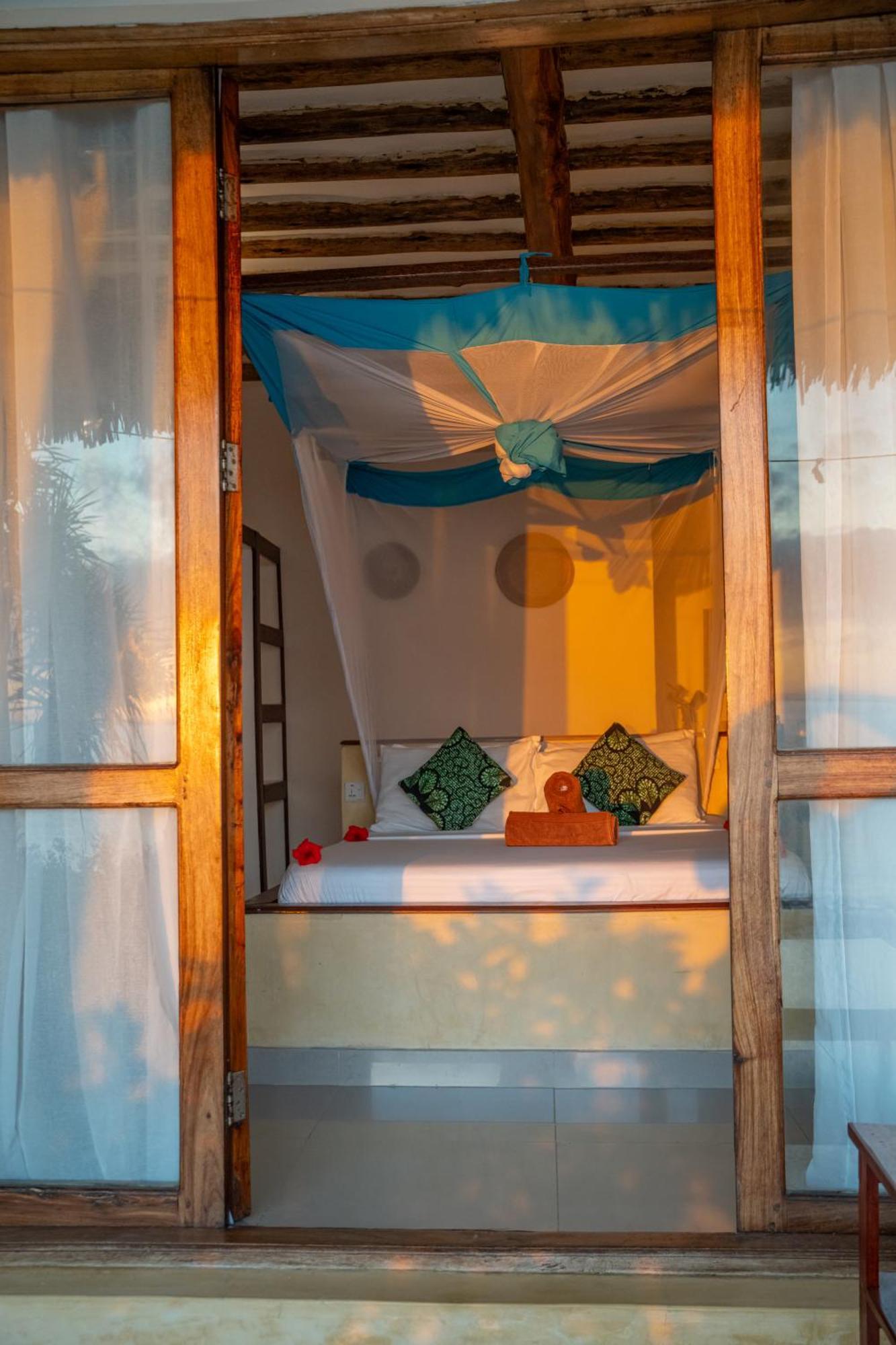 Mnana Beach Bungalows Pingwe Buitenkant foto